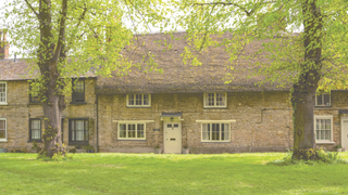 Thatched terrace cottage in Bedfordshire