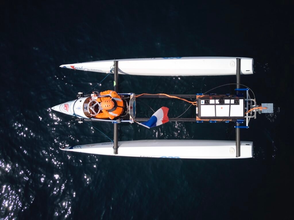 Le bateau français lors d'une épreuve de slalom © YCM