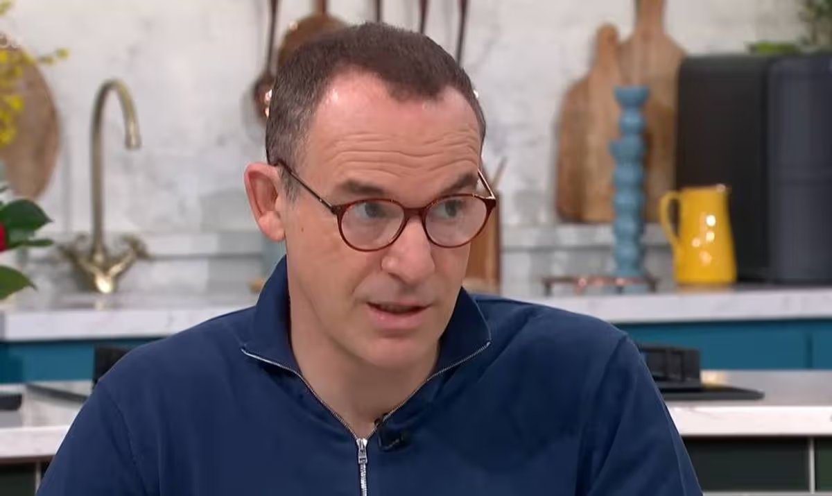 Martin Lewis is urging those on standard tariff energy deals to look for a cheaper deal