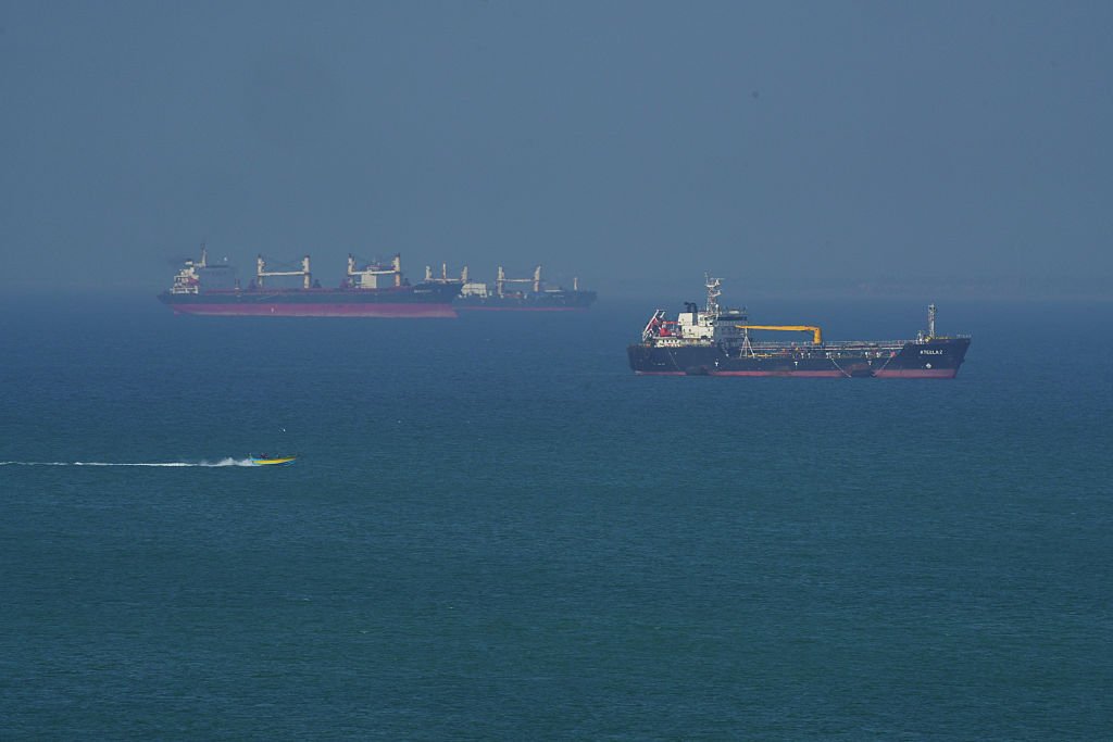 Energy crisis: Oil Tankers and cargo ships in the Strait of Hormuz