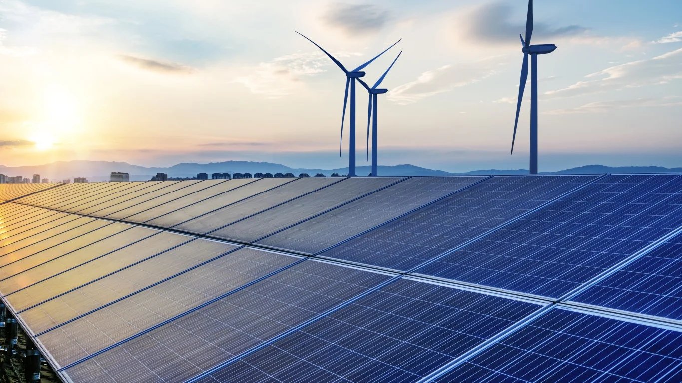 As GEV Garners Attention Consider These 3 Renewable Energy Stocks Under $30