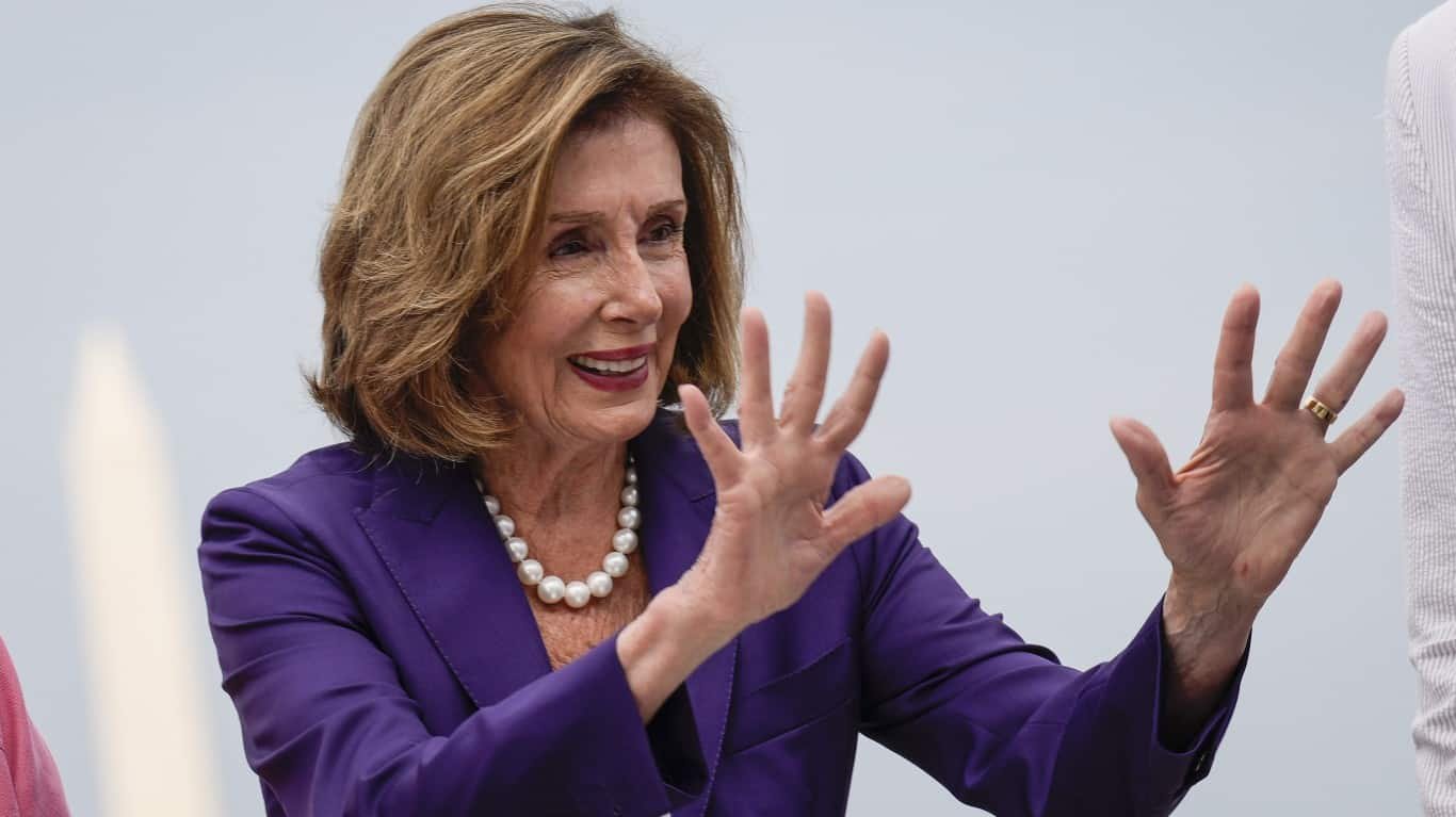Bloom Energy Climbs 5% on Nancy Pelosi Disclosure, FuelCell Rises 4%, Plug Power Advances 2%